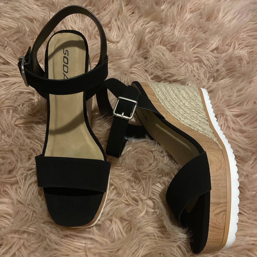 Black Wedges